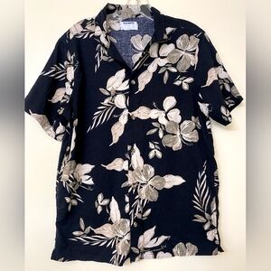 Old Navy Black and Cream Floral Men's Shirt